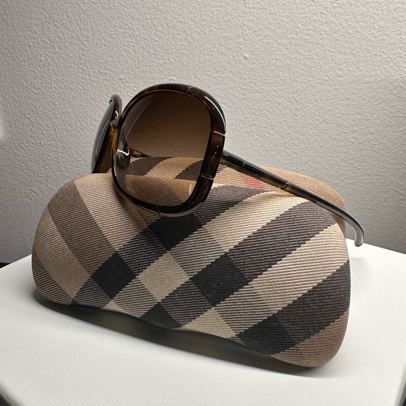 Authentic Burberry sunglasses. - Picture 3 of 6